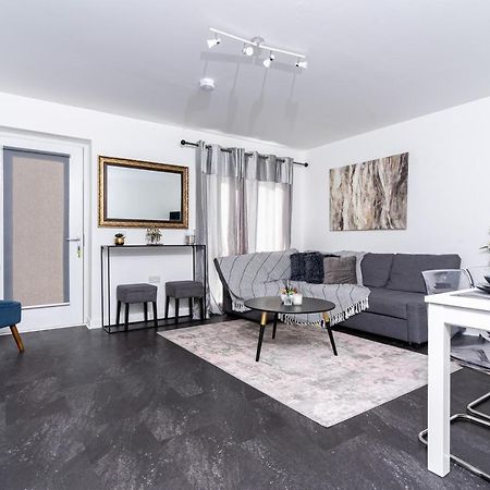 Spacious 3 Bedroom House In Glasgow City With Private Parking & Garden Exterior foto