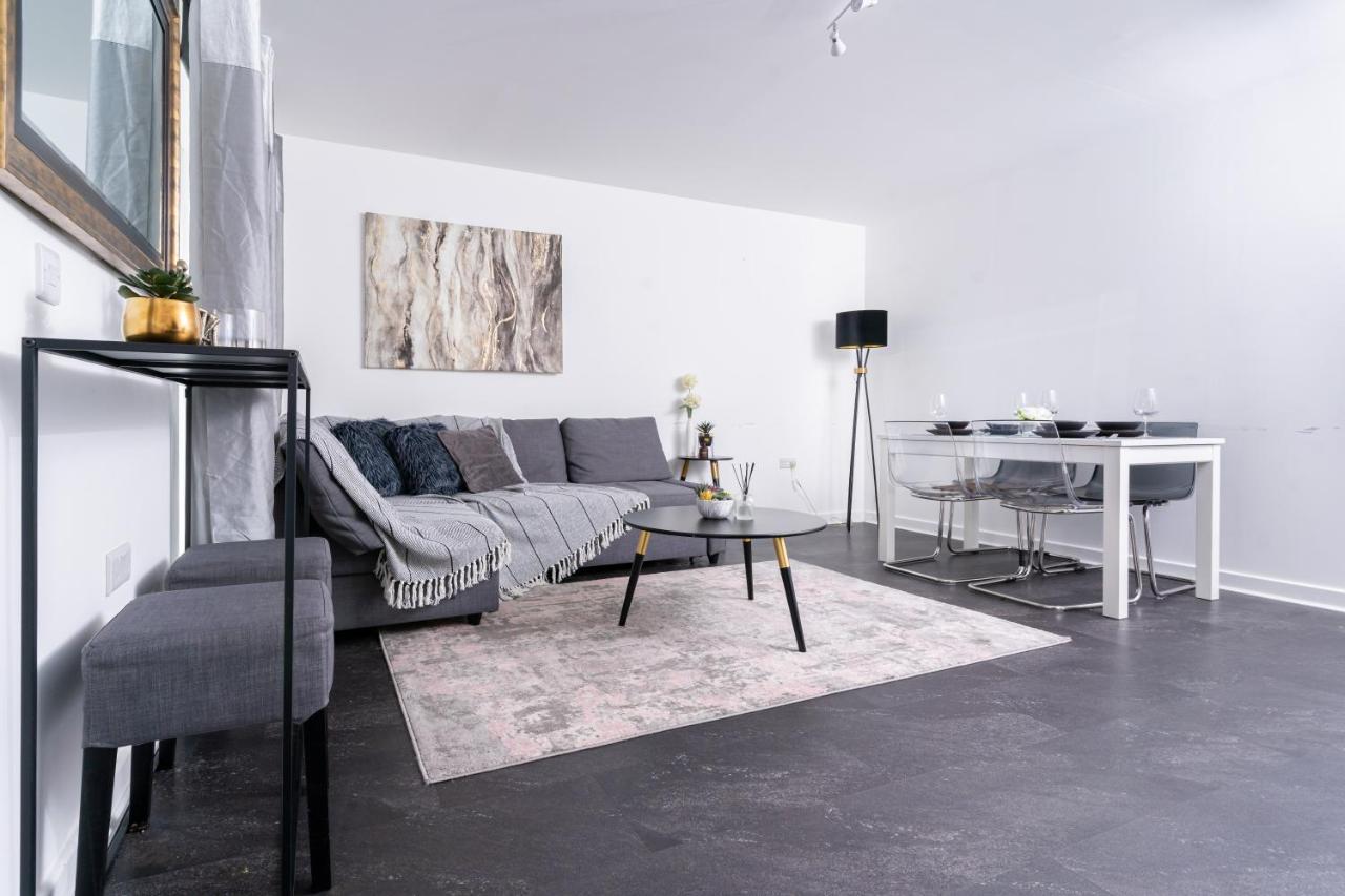 Spacious 3 Bedroom House In Glasgow City With Private Parking & Garden Exterior foto